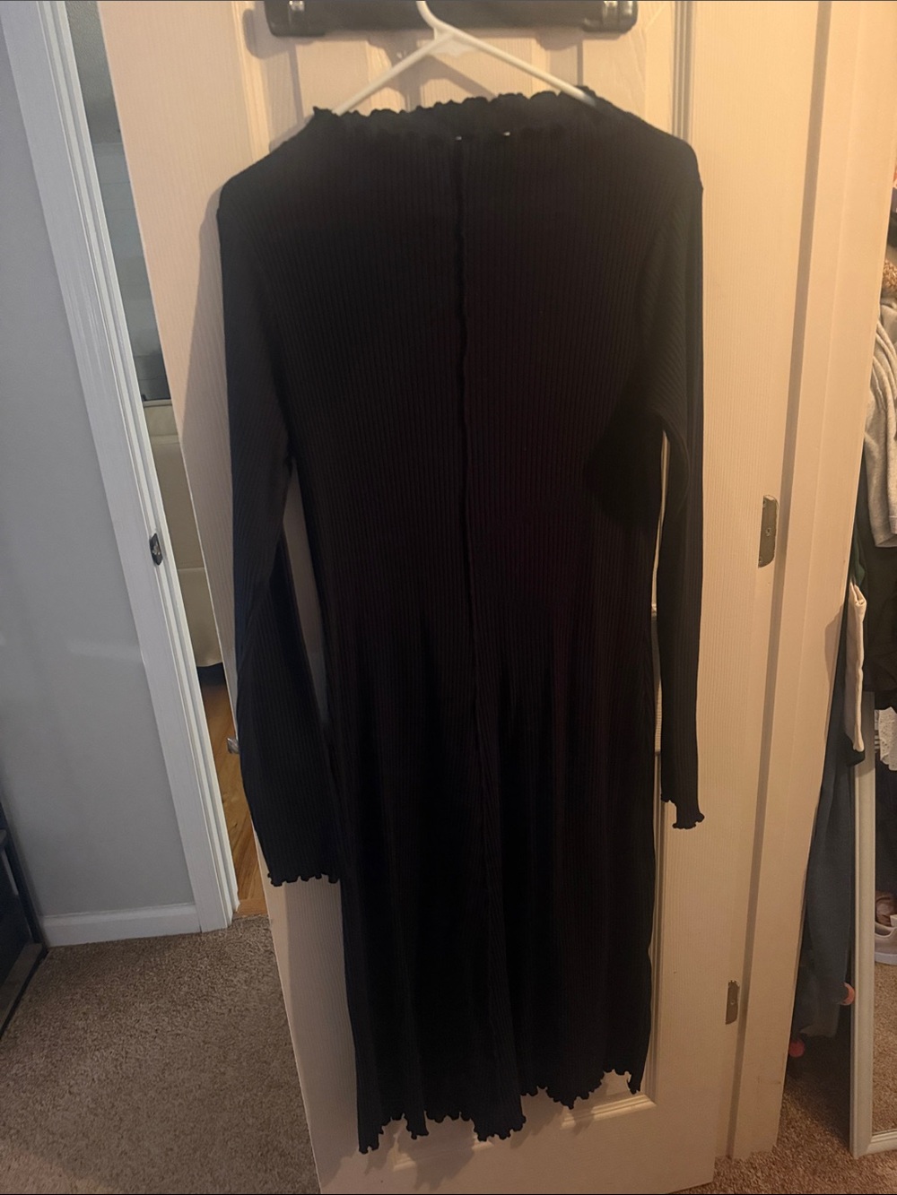 Black Long-Sleeve Ribbed Midi Dress